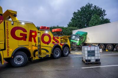 Oberboihingen: A8 - Sattelzug kollidiert bei Starkregen mit Pkw - LKW Fahrer wird auf Gegenfahrbahn geschleudert und lebensgefaehrlich verletzt